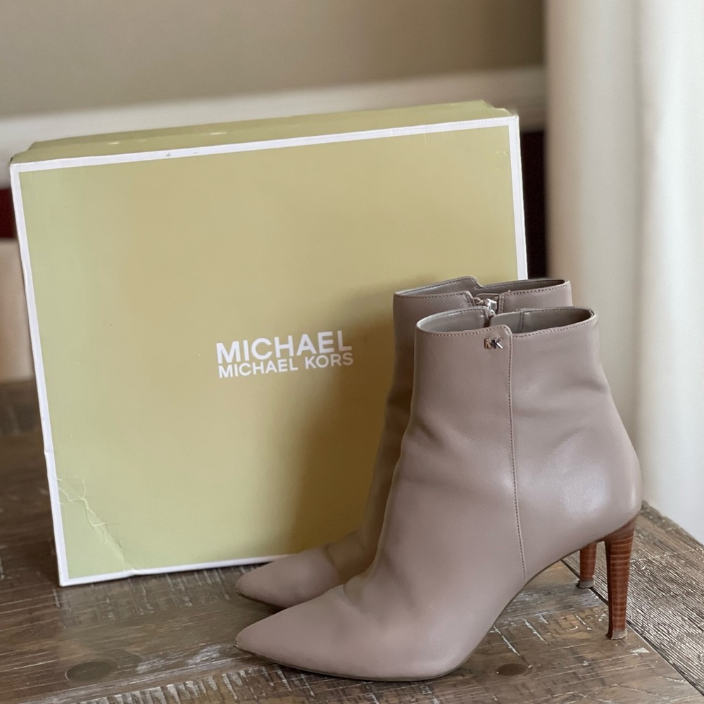 🌺 MICHAEL Michael Kors Leather Dorothy Flex Mid Bootie 🌺 Size 7 EXCELLENT COND